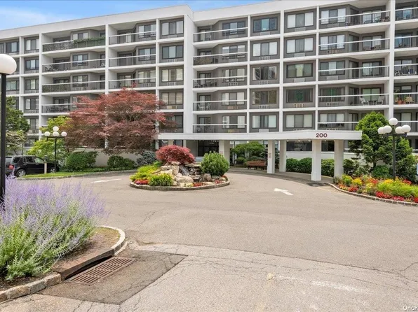 200 High Point Drive #Ph15, Greenburgh, NY 10530