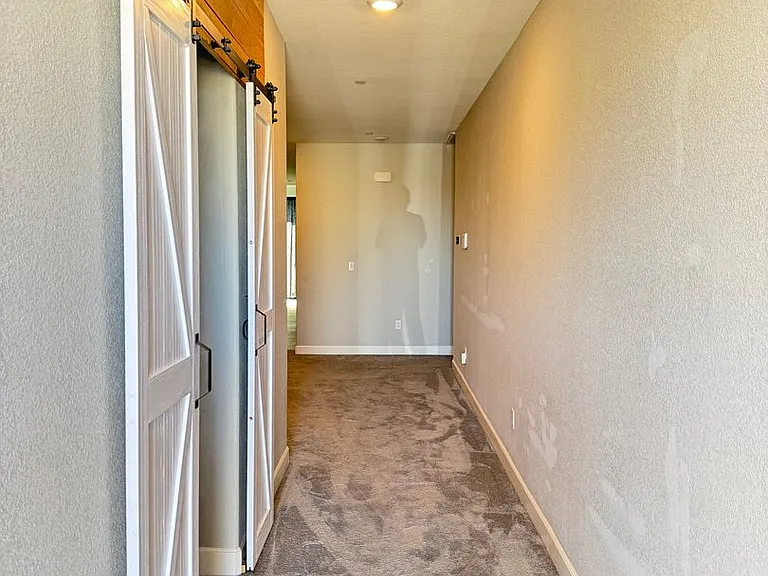 2925 Walker Way — Photo 2