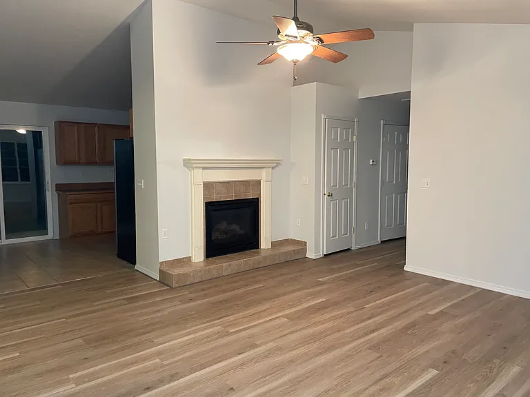 2214 N Abbey Glen Ct — Photo 4