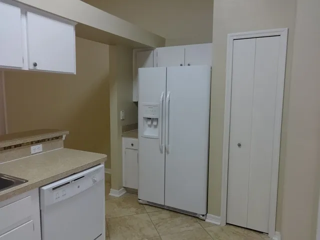 215 Lookout Dr — Photo 3