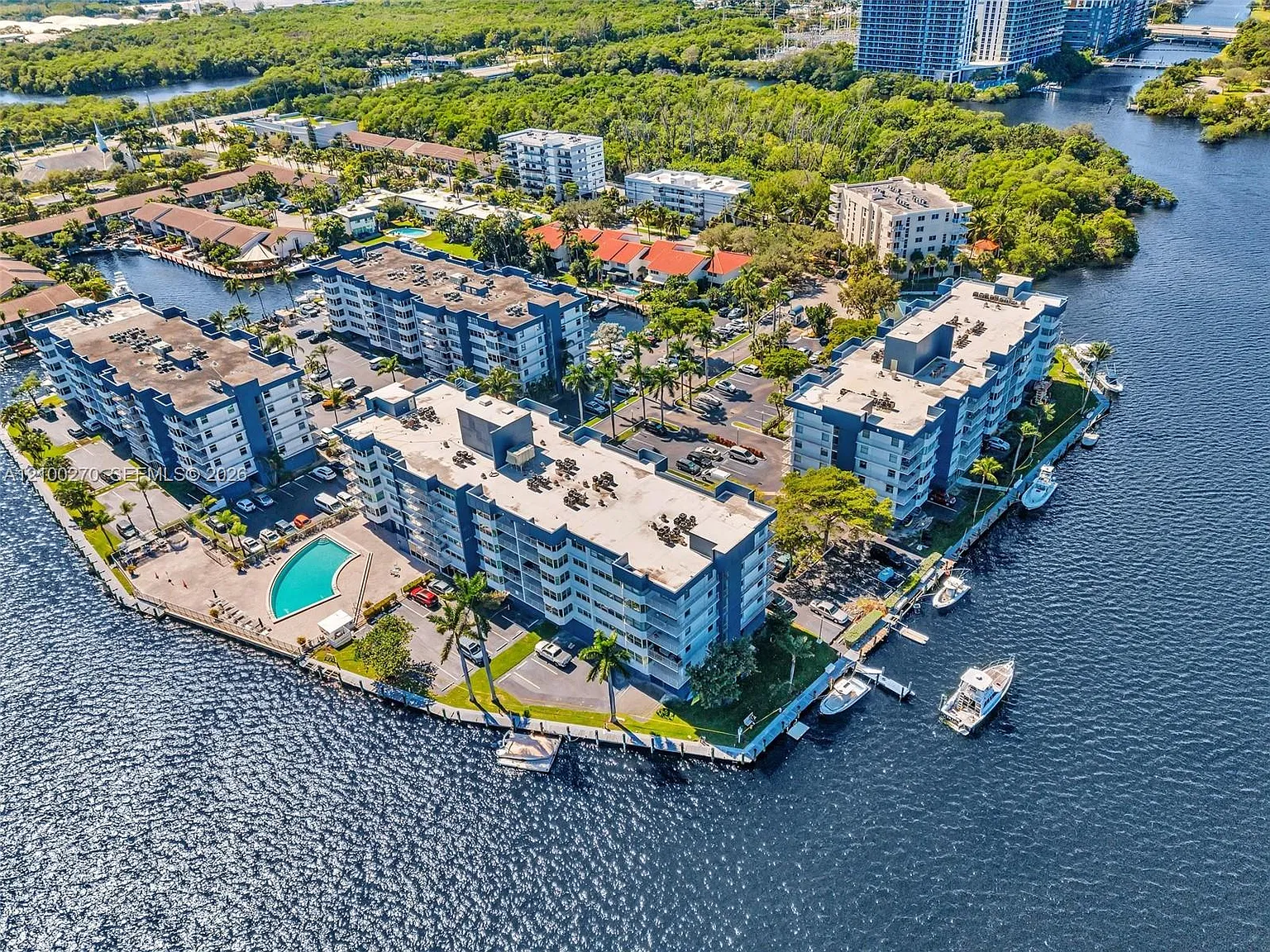 Reef South Condo — Photo 3