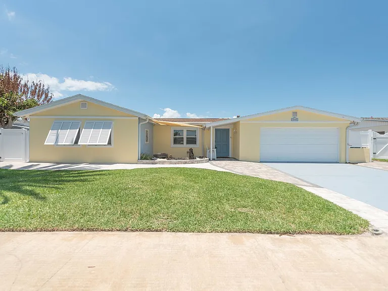 444 Finch Dr — Photo 14