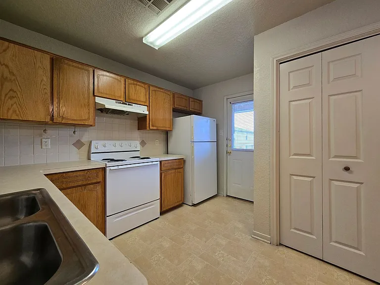 1603 Dugger Cir #B — Photo 10