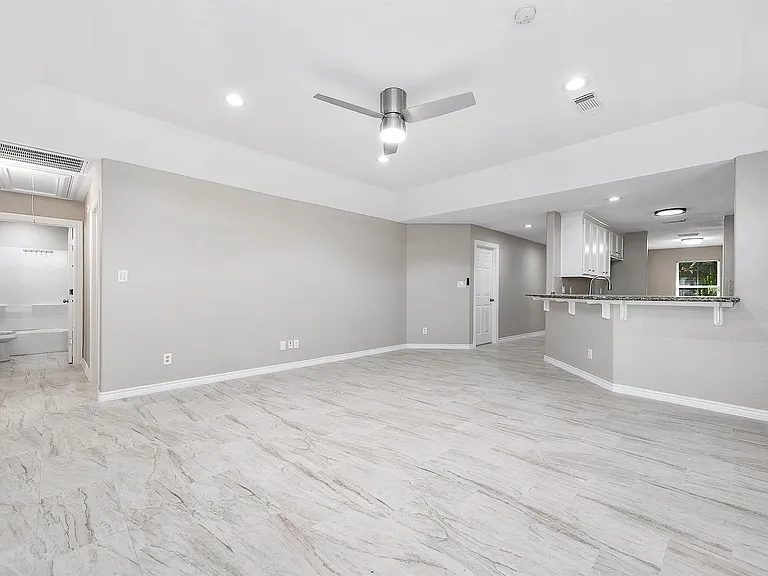 7308 Avenue R — Photo 14