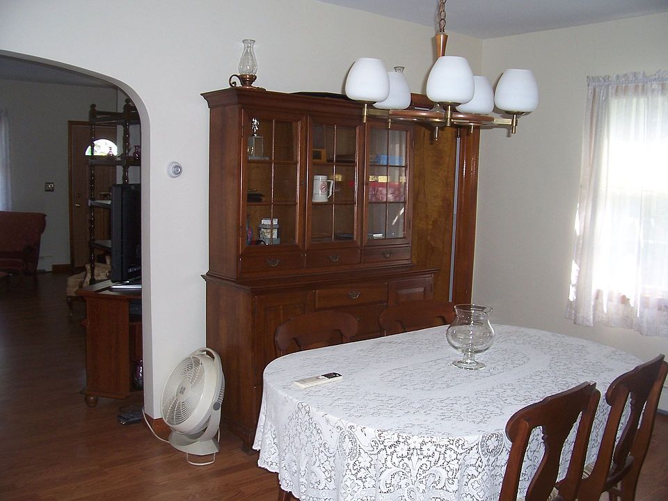 2nd image of 123 Henry St