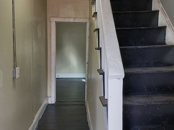 4th image of 621 Harrison Ave NW