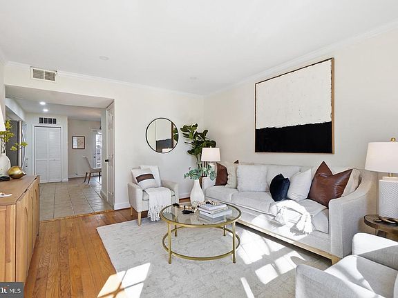 3rd image of 415 17th St SE