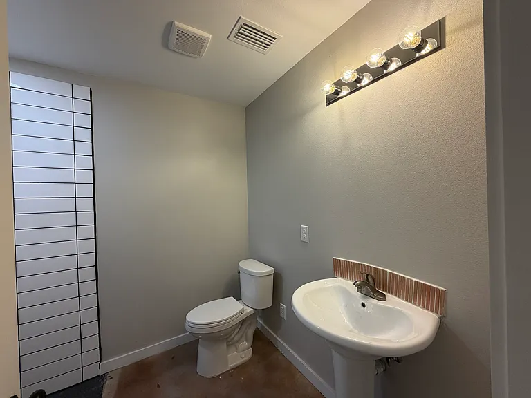 957 Woods Ave — Photo 8