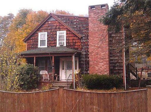 2nd image of 310 Oak St