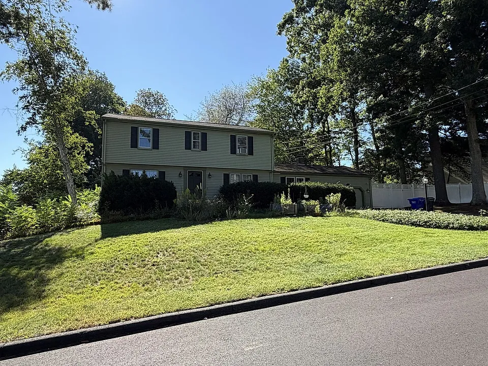 8 Robin Rd