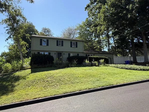 8 Robin Rd, Milford, MA 01757