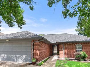 1121 Trinity Dr, Benbrook, TX 76126