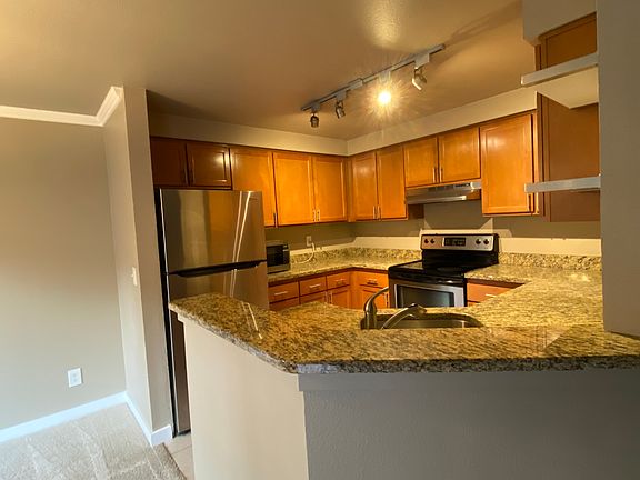 4th image of 9826 NE 122nd St APT T202