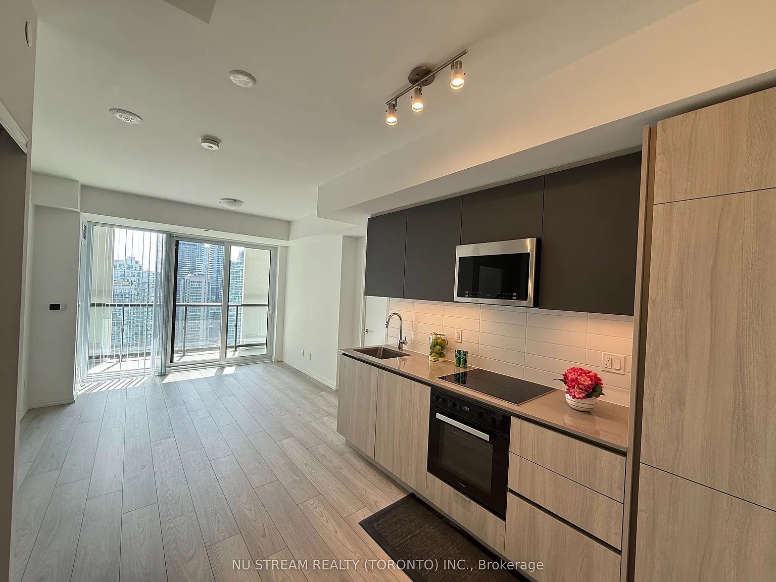 2 bed, $3,200 — Photo 4