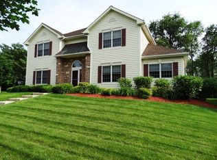 755 Blackthorn Dr, Crystal Lake, IL 60014