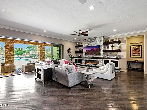3rd image of 4829 N VILLAGE Parkway
