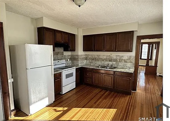 2 bed, 1100 sqft, $2,500 — Photo 3