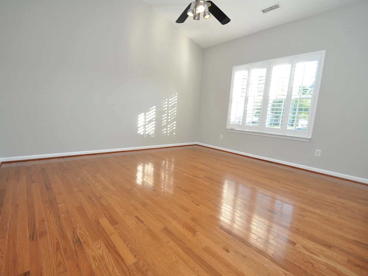 Gorgeous Ranch Style Home Available Immediately — Photo 4