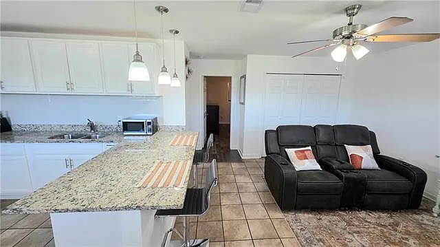 2 bed, 1.0 bath, 809 sqft, $1,400 — Photo 2