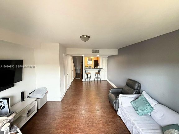 3rd image of 231 NW 109th Ave APT 209