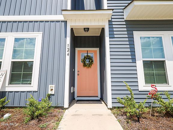 3rd image of 124 Loren Road