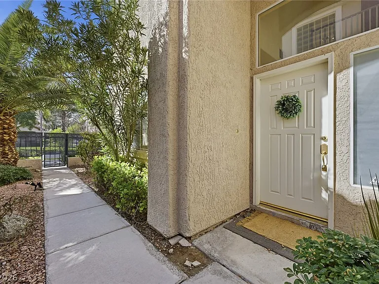 9236 Eagle Ridge Dr — Photo 3