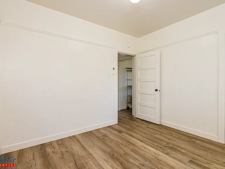 428 University Ave — Photo 7