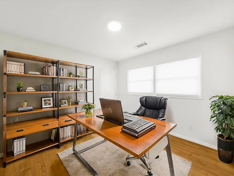 2420 Cove Cir — Photo 14