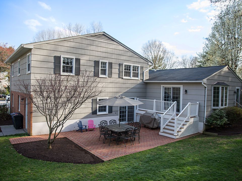 2nd image of 6 Turnberry Ct