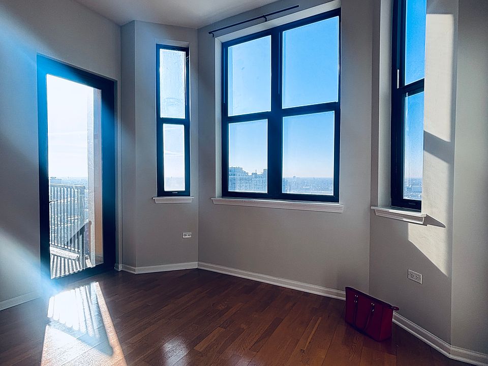 Living Room - West Facing Views