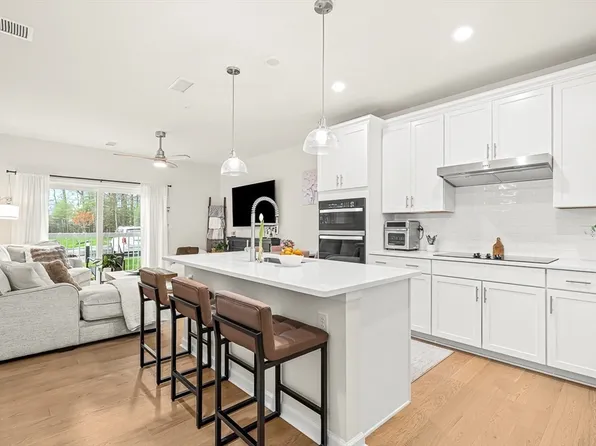 300 Martins Lndg #103, North Reading, MA 01864