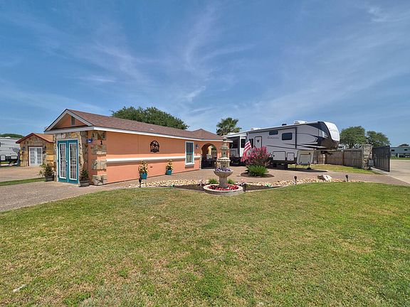 3rd image of 1 Augusta Cir