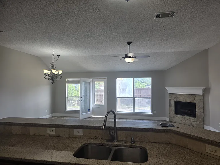 322 McMurtry Dr — Photo 2