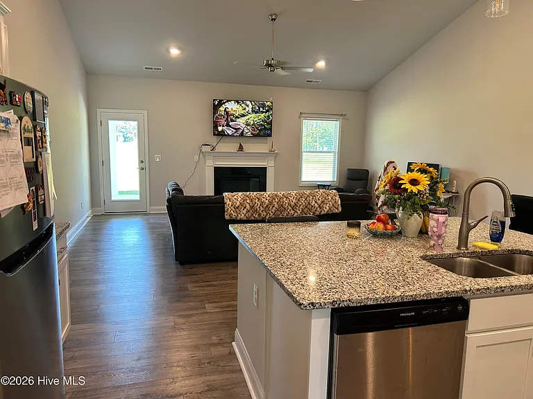 1217 Pelican Dr — Photo 4