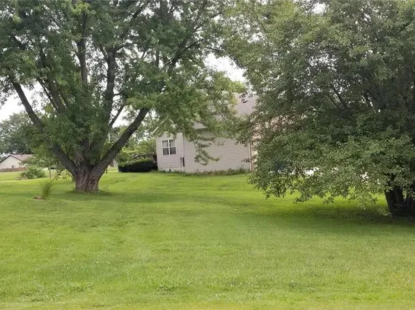 340 E Lake Dr, Edwardsville, IL 62025