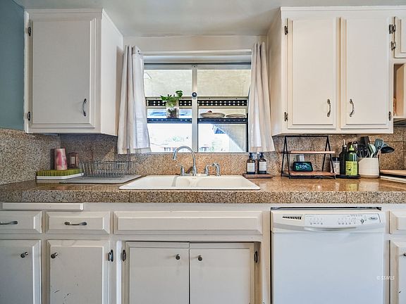 3rd image of 601 N Las Posas St