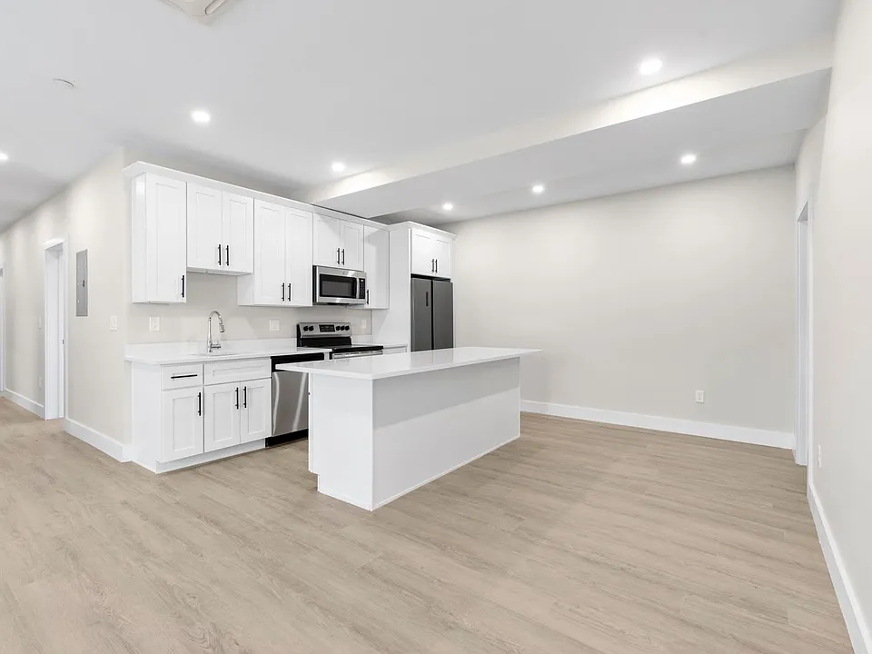 135 Harrishof St #2