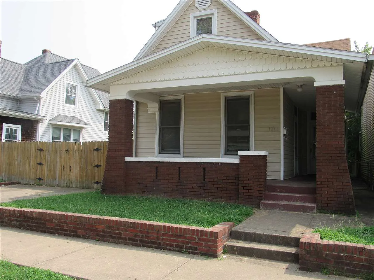 1213 Edgar St photo 1