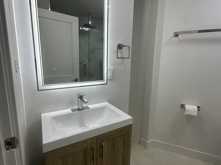 2253 E Oshkosh Ave #B — Photo 21