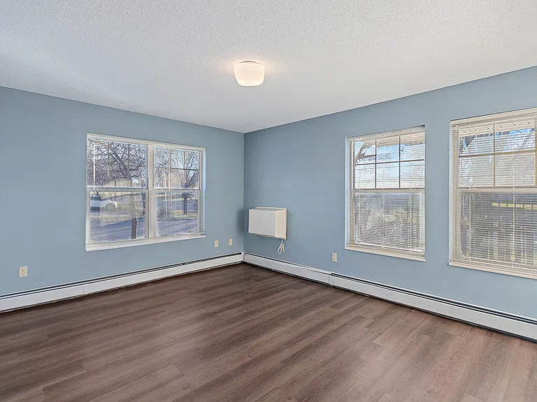 Kenyon Garden Apartments — Photo 31