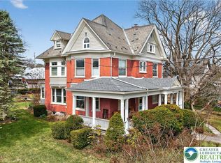 29 N New St, Nazareth, PA