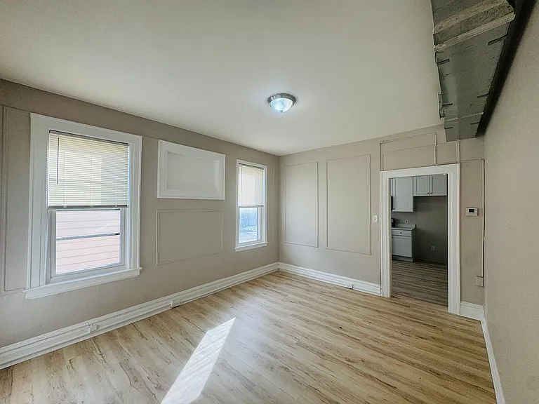 14 Grant Avenue — Photo 6