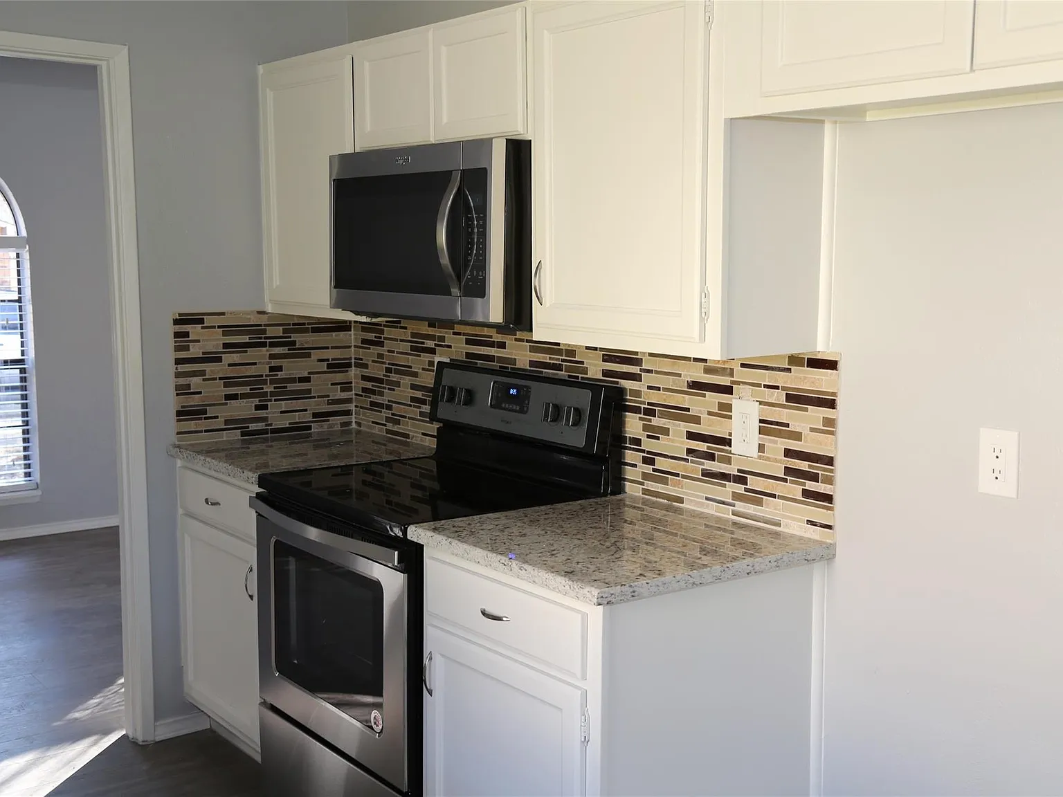 3 bed, 1744 sqft, $2,195 — Photo 2