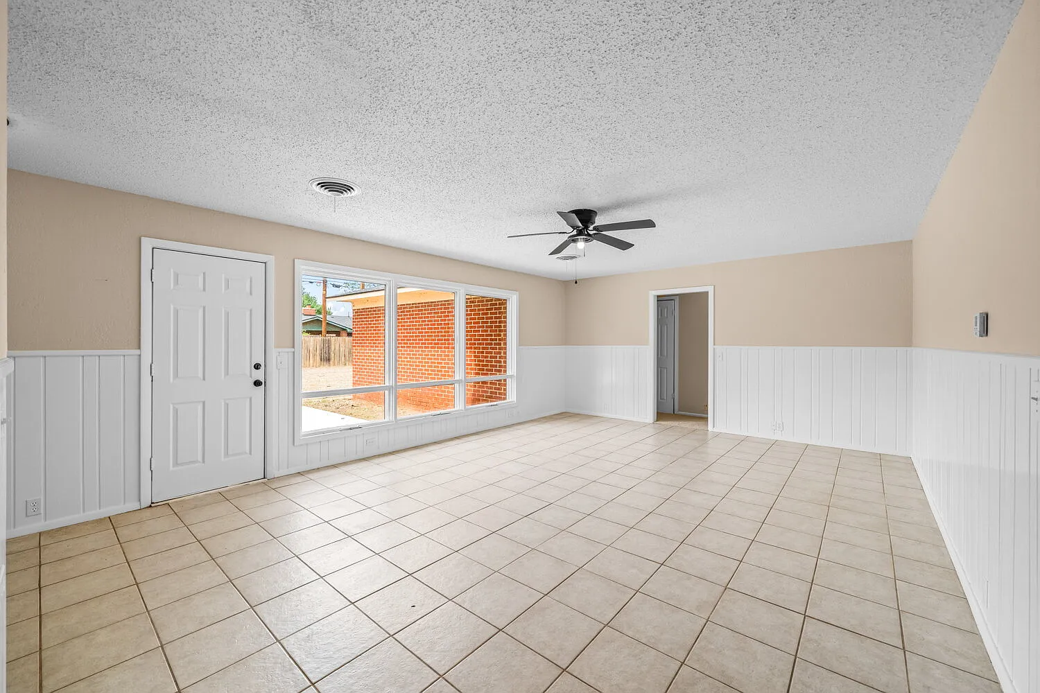 3 bed, 2.0 bath, 1636 sqft, $1,595 — Photo 4