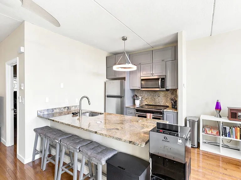 Ellingwood St — Photo 1