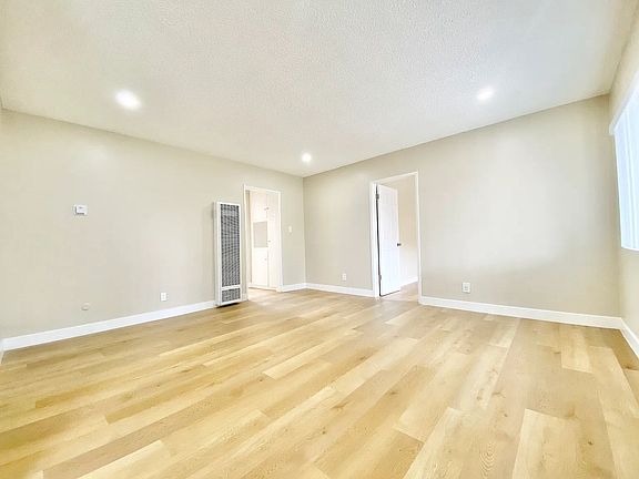 5th image of 4024 W 135th St #C