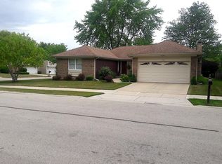 1111 Grant Pl, Vernon Hills, IL 60061