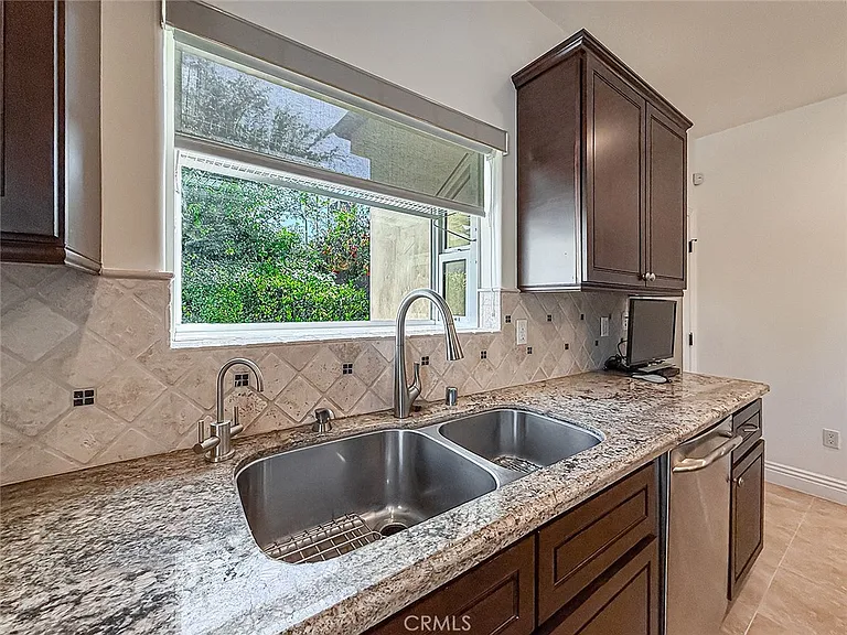 5960 Balcom Ave — Photo 15