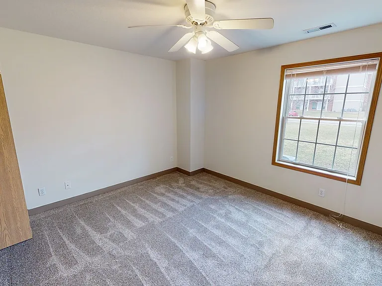 1327 Walton Dr — Photo 3