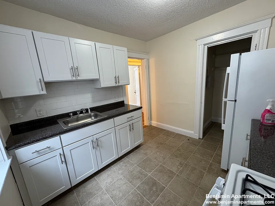 5 Barrows St #4A